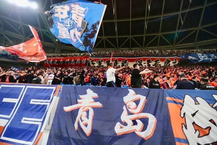 “吉拉西在今夏决定加入斯图加特，尽管他收到了海外俱乐部的报价，在那里他能赚到更多的钱。